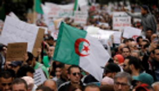 مظاهرات الجزائر.. إصرار على إبعاد رموز بوتفليقة