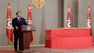 الرئيس الفرنسي إيمانول ماكرون خلال كلمته بقصر قرطاج