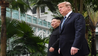 الرئيس الأمريكي دونالد ترامب والزعيم الكوري الشمالي كيم جونج أون