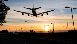 عودة رحلات الطيران لطبيعتها في مطاري هيثرو وجاتويك بلندن