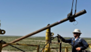 النمو الأمريكي غير المتوقع يرفع أسعار النفط