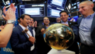 أرباح "ألفابت" و"ستاربكس" ترفع الأسهم الأمريكية لمستويات قياسية