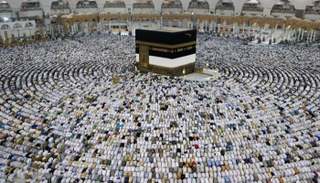 السعودية تتبنى سنويا "حج بلا سياسة"