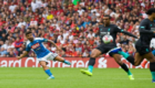 نابولي يقسو على ليفربول بثلاثية وديا