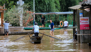الأمطار الغزيرة أدت إلى انهيار سفح تل
