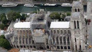 كاتدرائية نوتردام دو باريس بعد الحريق - صورة أرشيفية