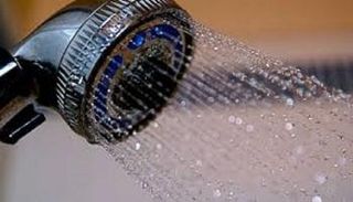 تحذيرات من وجود مواد ضارة في جل الاستحمام