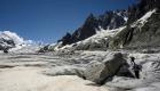 التغير المناخي يغتال سحر الجليد في جبل مون بلان