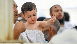 الأمصال والتطعيمات تقي الأطفال من الإصابة بالأمراض خلال الحج