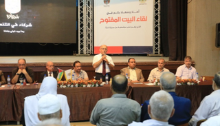 جانب من تمثيلية الانتخاب في غزة