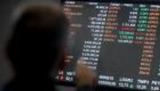   الدولار يستقر ترقبا لخفض الفائدة والإسترليني يهبط