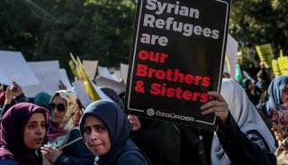 احتجاجات في إسطنبول ضد حملة ترحيل اللاجئين