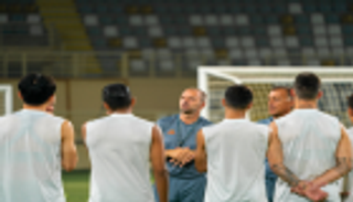 الوحدة الإماراتي يواجه الاتحاد السعودي خلف الأبواب المغلقة