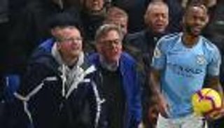 إهانة سترلينج تقود تشيلسي لحظر مشجعه مدى الحياة