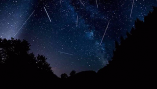 محبو الظواهر الفلكية على موعد مع زخات الشهب تضيء سماء أمريكا