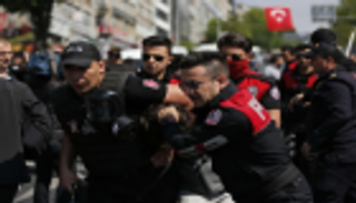 أردوغان يعتقل 77 شخصا بحملته "المسعورة" ضد الأتراك