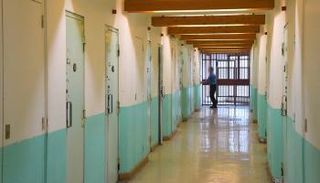 سجن بيرينيه في فرنسا