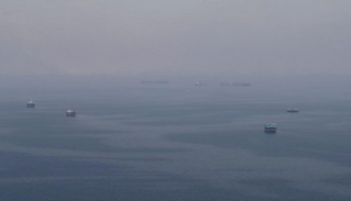 سفن تجارية في مضيق هرمز - رويترز