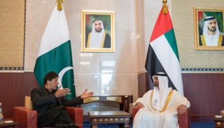 الشيخ محمد بن زايد آل نهيان وعمران خان (أرشيفية)