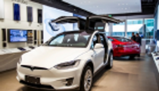 عكس اتجاه حرب التجارة.. تسلا الأمريكية تغزو الصين بـ 1.5 مليار دولار