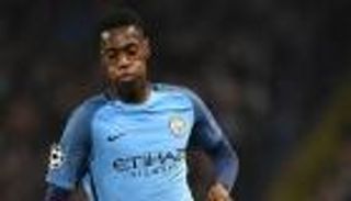 مانشستر سيتي يعير موهبته أدارابيويو إلى بلاكبرن