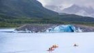 غرق 3 سائحين في بحيرة جليدية بألاسكا الأمريكية