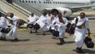 بمنحة من محمد بن زايد.. دفعة جديدة من حجاج اليمن تغادر إلى السعودية