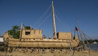 المركب مصنوع من القصب