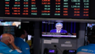 خفض الفائدة يعصف بمؤشرات وول ستريت في أكبر هبوط منذ مايو