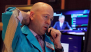 وول ستريت تفتح على أداء فاتر عقب خفض الفائدة بأمريكا