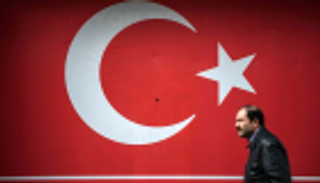 معارض تركي: أردوغان أصاب الاقتصاد بأزمة قلبية