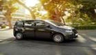 شركة ألمانية تكشف عن سيارة كهربائية تعمل بالطاقة الشمسية