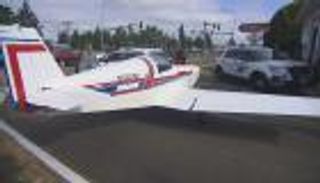 بعد هبوط اضطراري.. طائرة في "إشارات" شوارع واشنطن