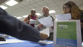 3.2% متوسط زيادة الأجور السنوية في يوليو بأمريكا