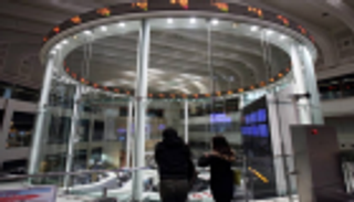 نيكي يلحق بالأسهم الأمريكية.. خسائر 1.5% في الافتتاح