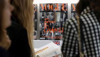 محبو الأسرة الملكية البريطانية اصطفوا لشراء المجلة