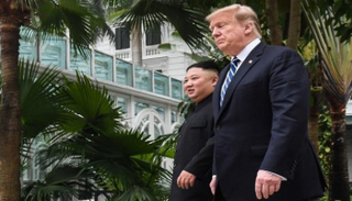 الرئيس الأمريكي دونالد ترامب والزعيم الكوري الشمالي كيم جونج أون