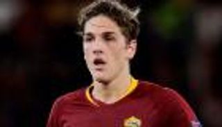 زانيولو يخرج من عباءة توتي ويغازل دي روسي