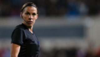 الحكمة الفرنسية ستيفاني تدخل تاريخ كرة القدم بالسوبر الأوروبي