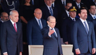 الحريري يقف إلى جانب ميشال عون ونبيه بري