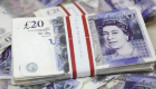 الإسترليني يفشل في تعويض خسائره بعد هزيمة جونسون الانتخابية