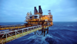 النفط يصعد 3% وسط مخاوف من تهديد ترامب بفرض رسوم جمركية