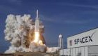 "ستارشيب".. صاروخ ينقل البشر إلى القمر 