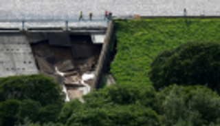 الأمطار تحارب جهود منع انهيار سد ببريطانيا