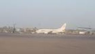 مليشيات طرابلس تقصف طائرة حجاج بمطار معيتيقة