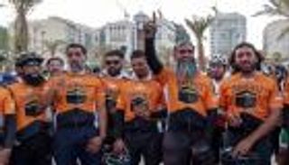 من لندن إلى مكة.. دراجو "Tour De Hajj" يصلون السعودية لأداء مناسك الحج