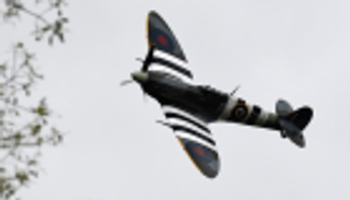 رحلة "العجائب".. مقاتلة من الحرب العالمية تحلّق فوق 30 دولة