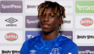 جماهير إيفرتون تسعى لتبديد مخاوف مويس كين من العنصرية