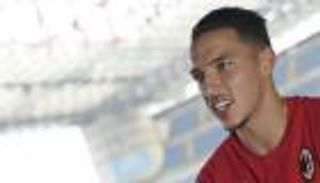 إسماعيل بن ناصر يؤكد صعوبة رفض ميلان وسعادته بإنجاز الجزائر