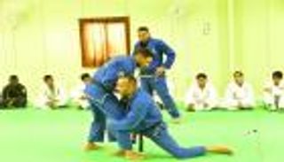 الهلال الأحمر وبالمز الرياضية يوضحان الأهداف من برنامج محمد بن زايد الصيفي للجوجيتسو